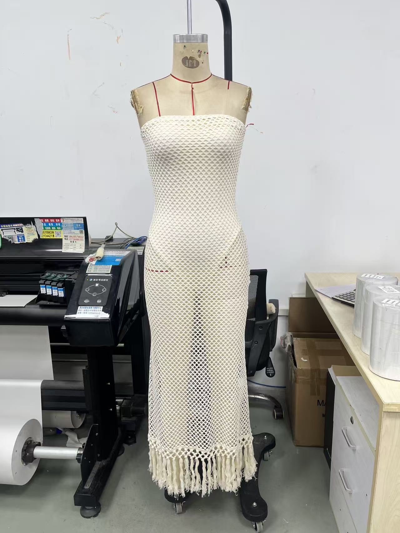 Solid Color Hollow Out Knitted Patchwork Women's Tassel Hem Dress Slim Sexy Beach Vacation Wears Strapless Fitting
Maxi Dresses