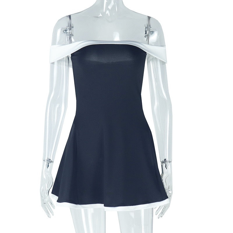 High-waisted dress with a straight neckline