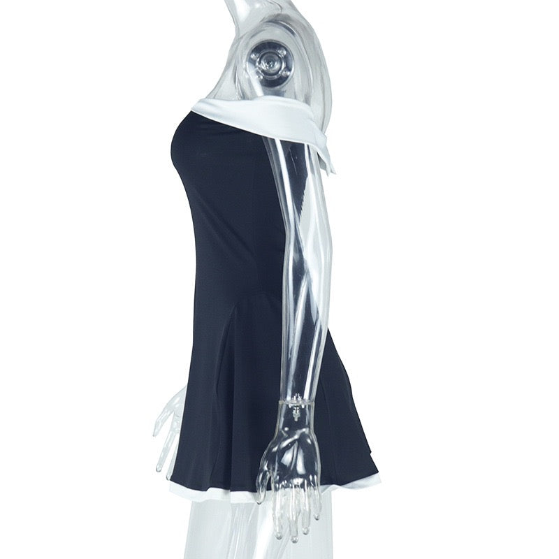 High-waisted dress with a straight neckline