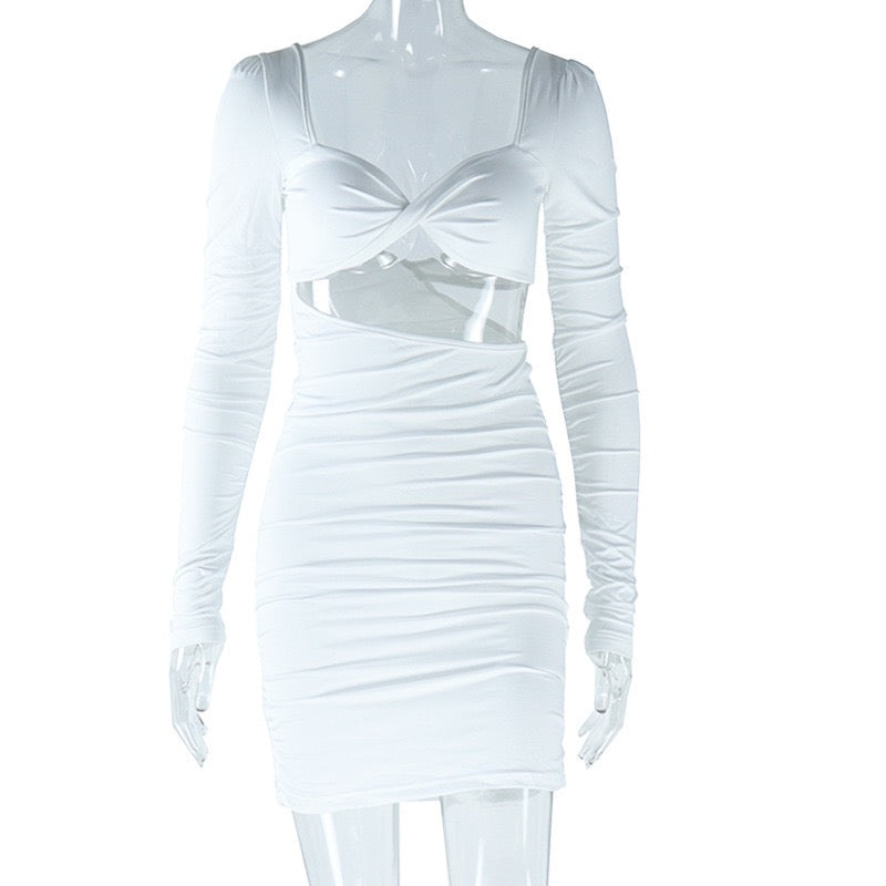 Women's backless sexy pleated street dress with pure color long sleeves, V-neck, and fitted full-skirted design